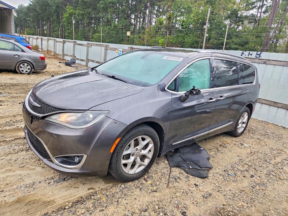 CHRYSLER PACIFICA 2017 with VIN 2C4RC1EG9HR743591 - Photo from auction