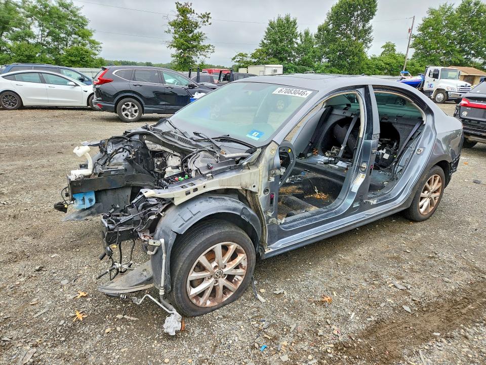 VOLKSWAGEN JETTA 2013 with VIN 3VWBP7AJ6DM400892 - Photo from auction