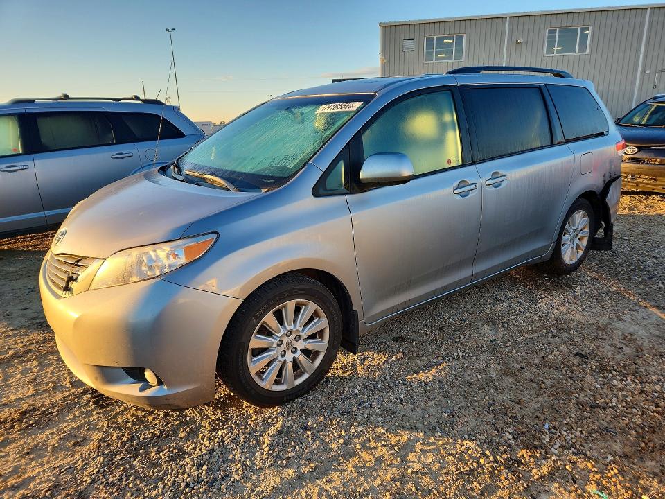 2011 TOYOTA SIENNA - Търг №69165596