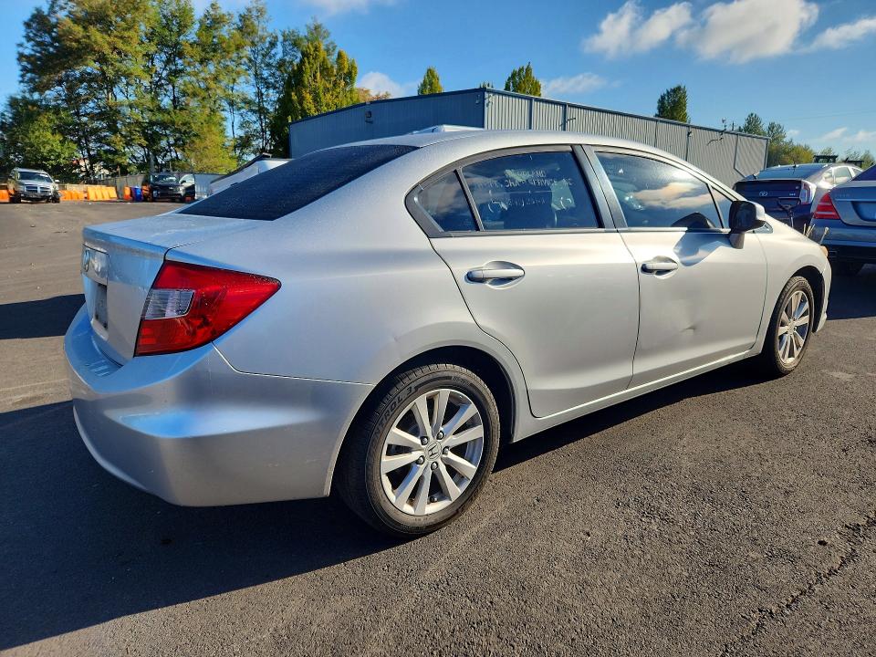 Photo 3 from auction – 2012 HONDA CIVIC with VIN 2HGFB2F85CH312409