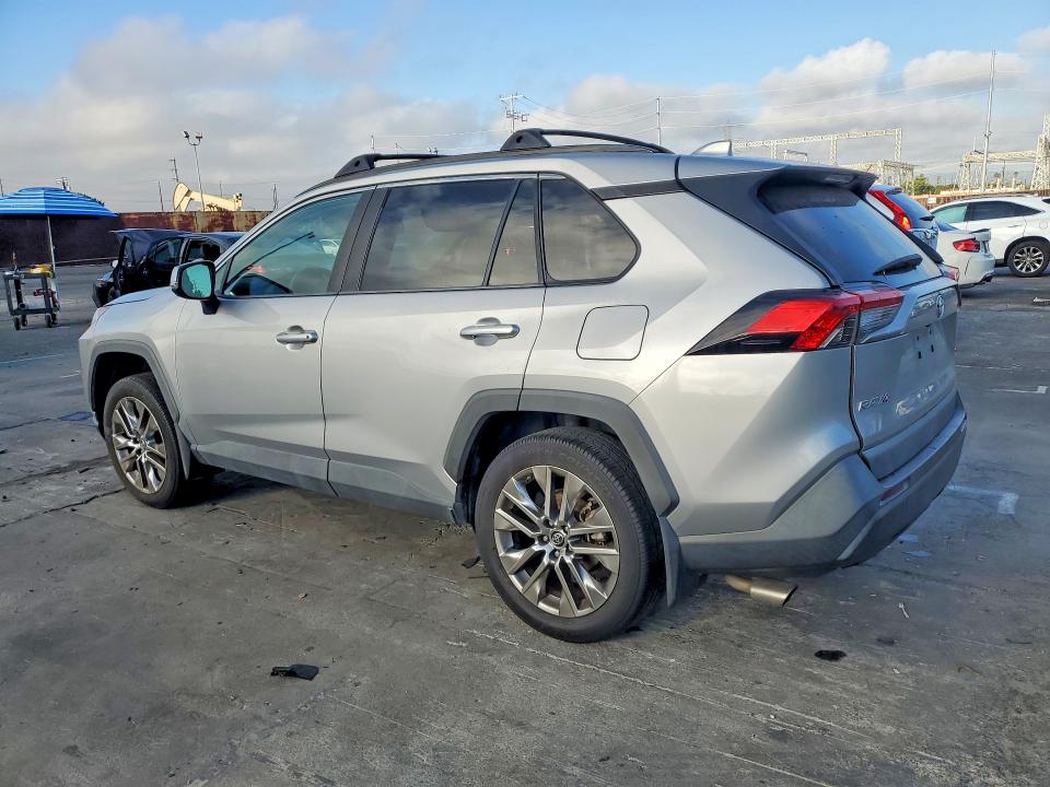 Photo 2 from auction – 2019 TOYOTA RAV4 with VIN 2T3C1RFV3KW044946