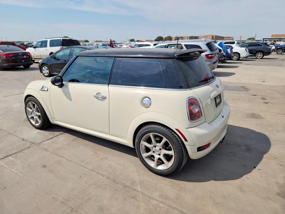 Photo 2 from auction – 2010 MINI COOPER with VIN WMWMF7C53ATX43667