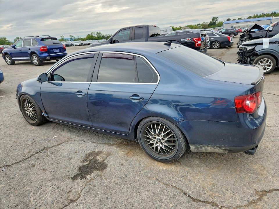 Photo 2 from auction – 2010 VOLKSWAGEN JETTA with VIN 3VWRZ7AJ2AM007833