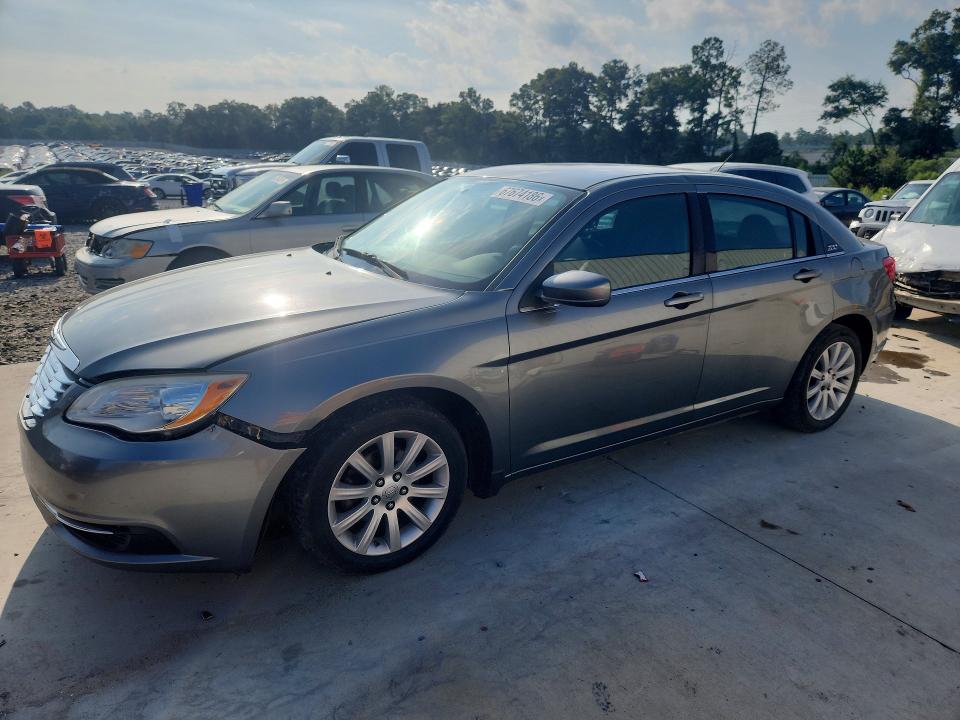 CHRYSLER 200 2013 with VIN 1C3CCBBB7DN570976 - Photo from auction