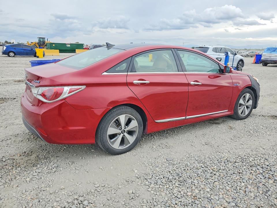 Photo 3 from auction – 2011 HYUNDAI SONATA with VIN KMHEC4A41BA015640