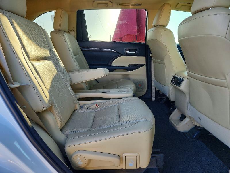 Снимка 11 от търг – 2016 TOYOTA HIGHLANDER с VIN 5TDYKRFH0GS135503
