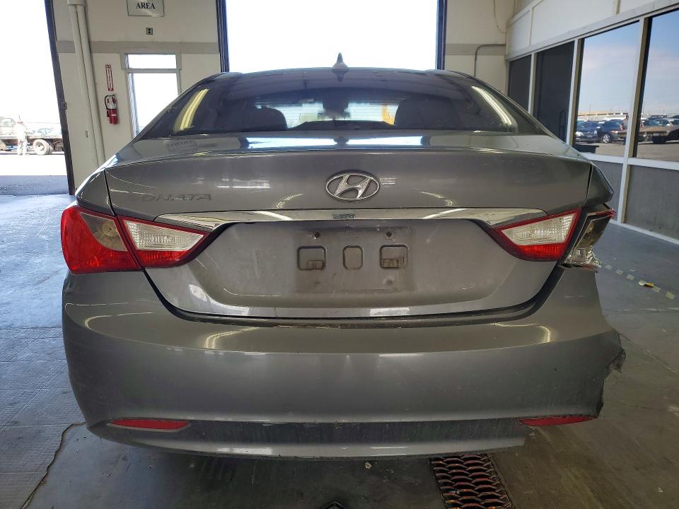 Photo 6 from auction – 2011 HYUNDAI SONATA with VIN 5NPEB4AC4BH155687