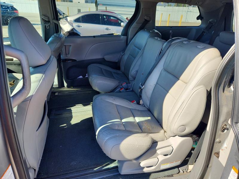 Photo 11 from auction – 2016 TOYOTA SIENNA with VIN 5TDYK3DC4GS742198