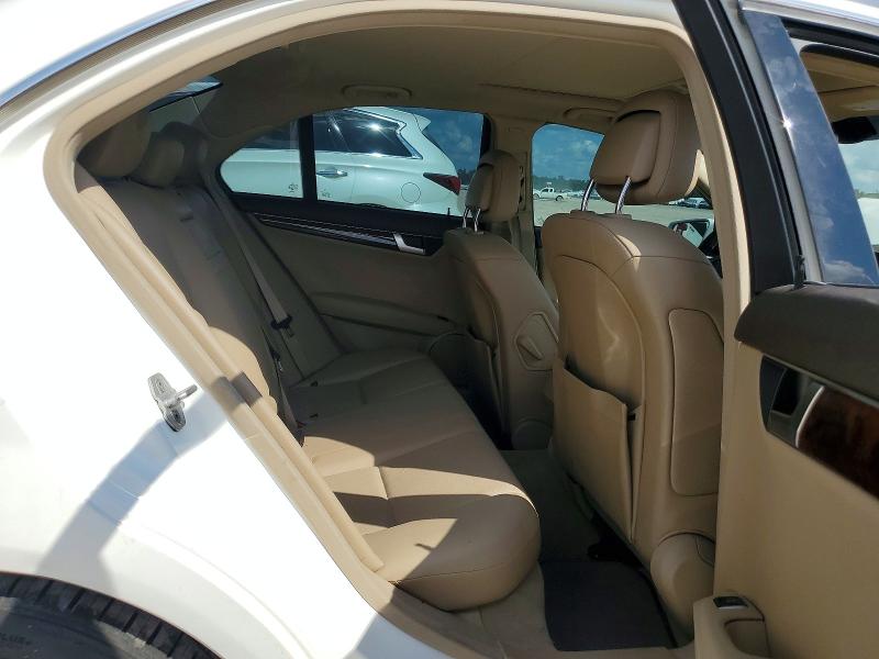 Снимка 10 от търг – 2014 MERCEDES-BENZ C с VIN WDDGF4HB9EG236273