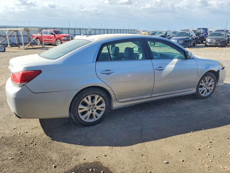Zdjęcie 3 z aukcji – 2011 TOYOTA AVALON z VIN 4T1BK3DB0BU405573