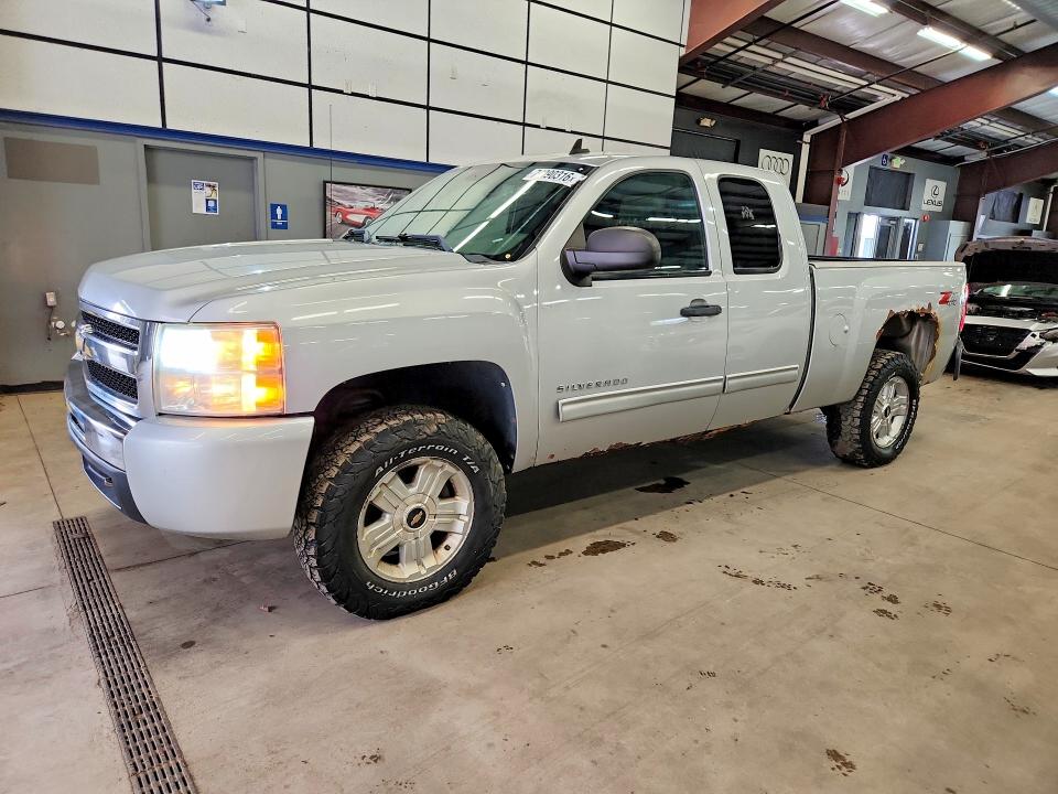 CHEVROLET SILVERADO 2010 with VIN 1GCSKSE31AZ109324 - Photo from auction