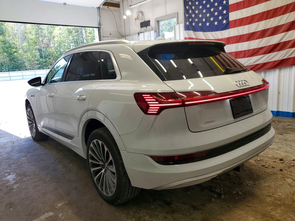 Фото 2 с аукциона – 2019 AUDI E-TRON с VIN WA1VABGE1KB010070