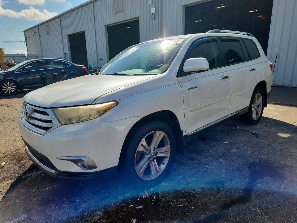 TOYOTA HIGHLANDER 2013 with VIN 5TDYK3EH8DS103070 - Photo from auction