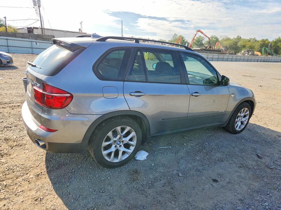 Photo 3 from auction – 2011 BMW X5 with VIN 5UXZV4C58BL402436