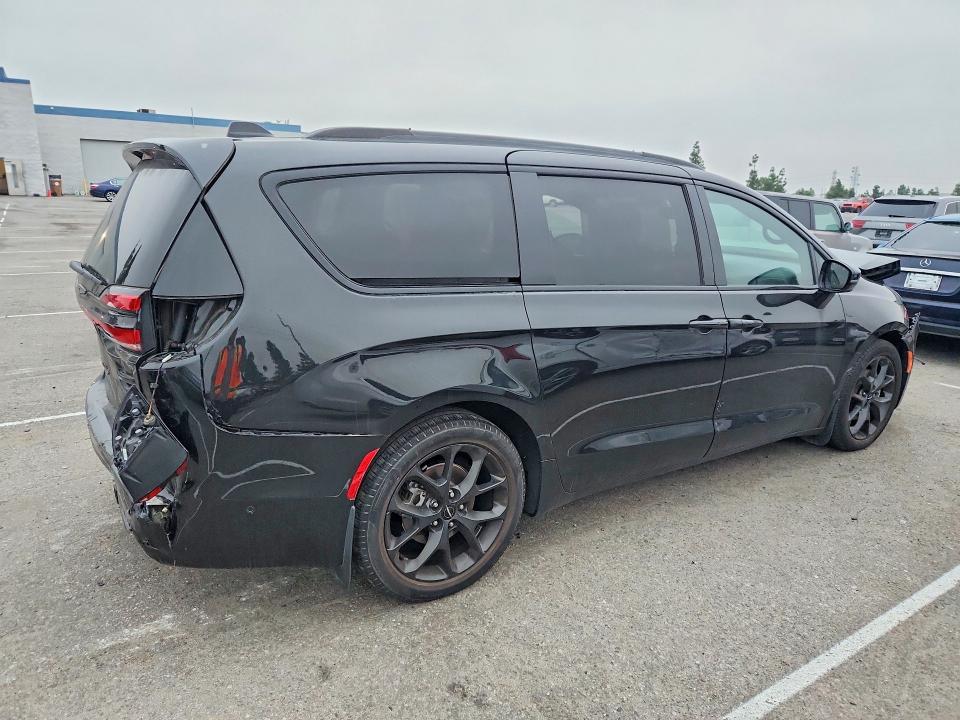 Photo 3 from auction – 2023 CHRYSLER PACIFICA with VIN 2C4RC1GG7PR570861
