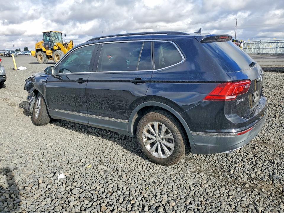 Снимка 2 от търг – 2018 VOLKSWAGEN TIGUAN с VIN 3VV2B7AX8JM154141