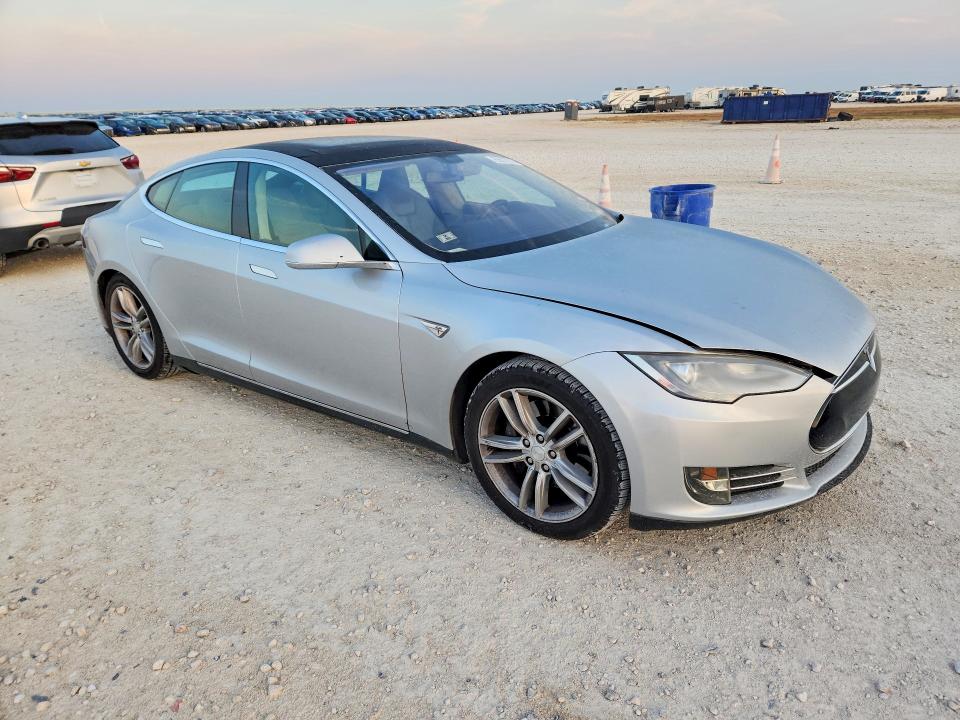 Снимка 4 от търг – 2013 TESLA MODEL S с VIN 5YJSA1CN0DFP17301
