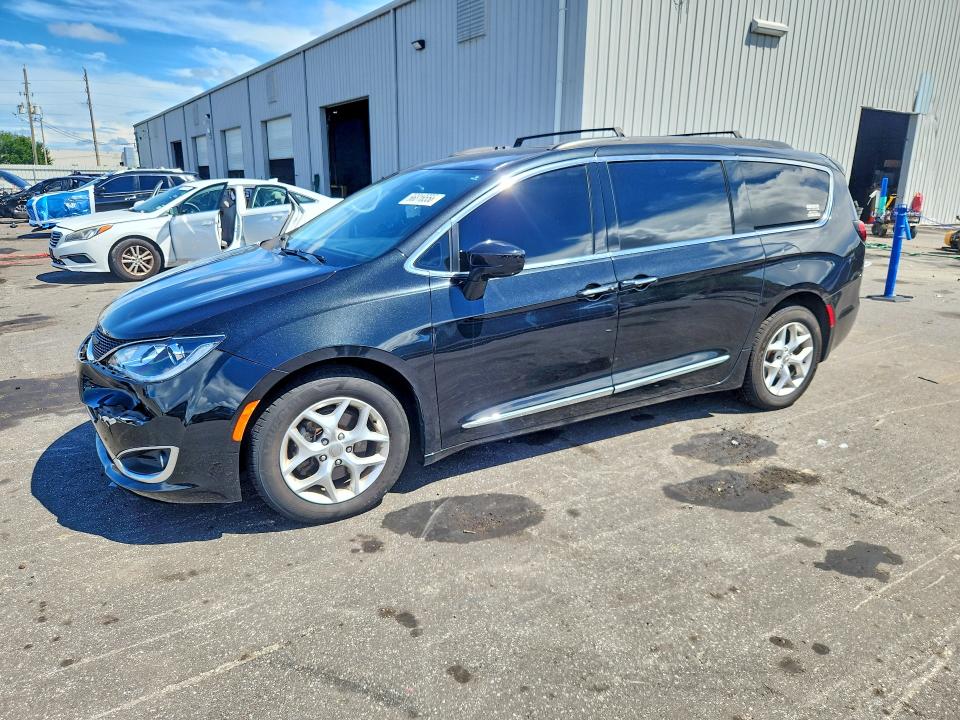 CHRYSLER PACIFICA 2017 с VIN 2C4RC1BG3HR823392 - Фото с аукциона
