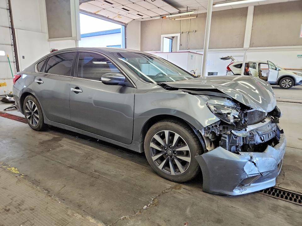 Photo 4 from auction – 2017 NISSAN ALTIMA with VIN 1N4AL3APXHC171217