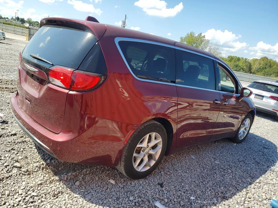 Photo 3 from auction – 2018 CHRY PACIFICA with VIN 2C4RC1FG7JR129000