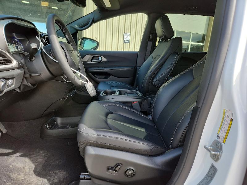 Фото 7 с аукциона – 2027 CHRYSLER PACIFICA с VIN 2C4RC1BG0VR594004
