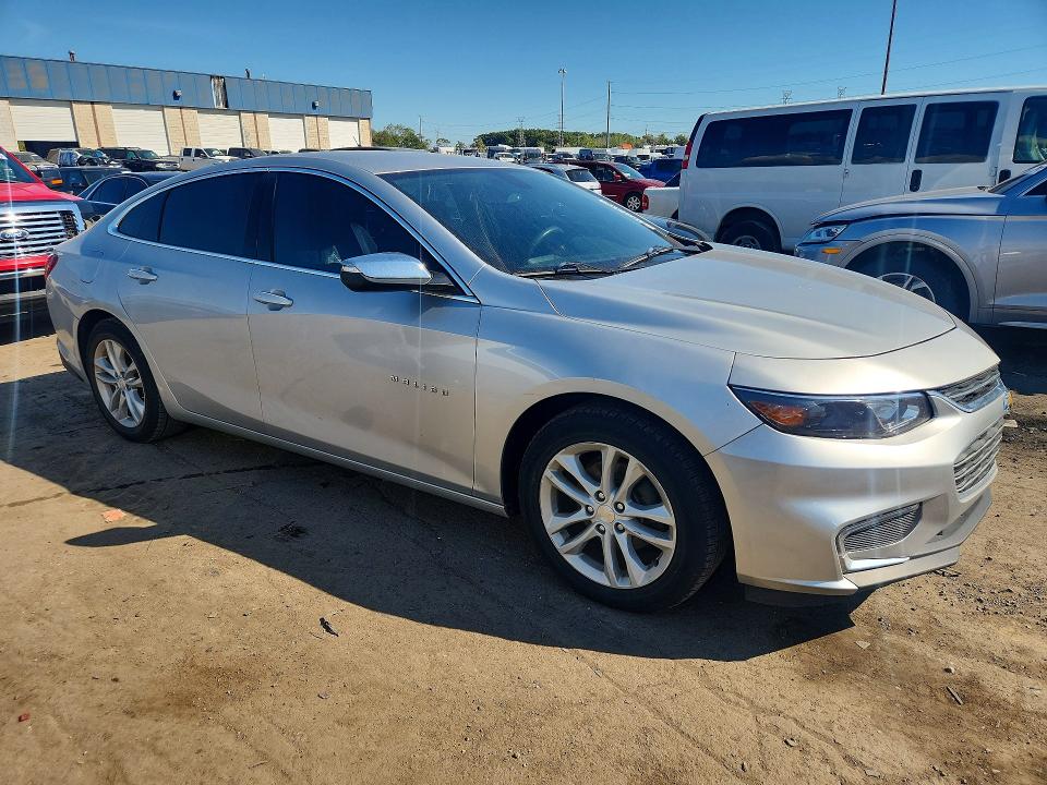 Photo 4 from auction – 2018 CHEVROLET MALIBU with VIN 1G1ZD5ST4JF172782