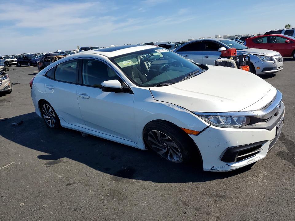 Снимка 4 от търг – 2017 HONDA CIVIC с VIN 19XFC2F79HE229930