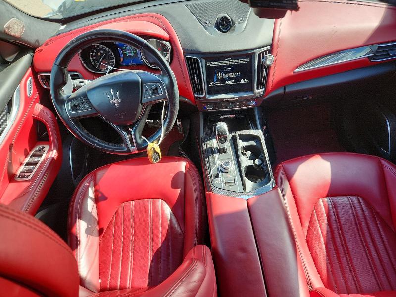 Photo 8 from auction – 2017 MASERATI LEVANTE with VIN ZN661XUL1HX214291