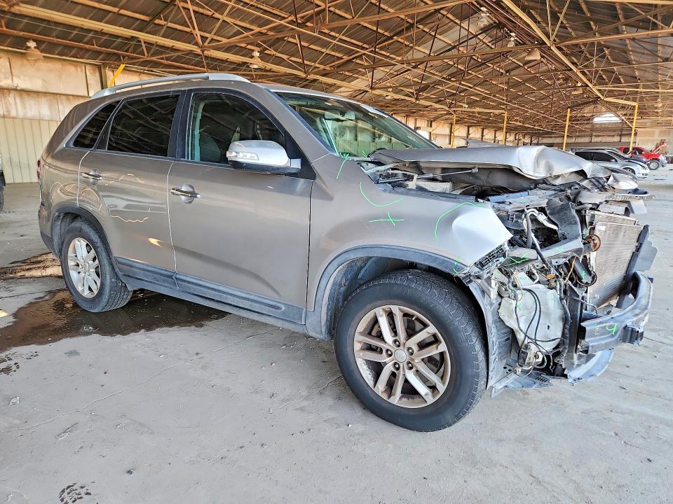 Photo 4 from auction – 2015 KIA SORENTO with VIN 5XYKT4A76FG620454