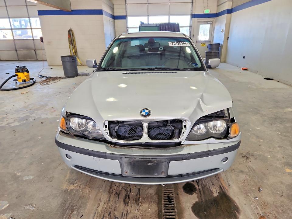 Photo 5 from auction – 2005 BMW 325 with VIN WBAET37455NJ89470