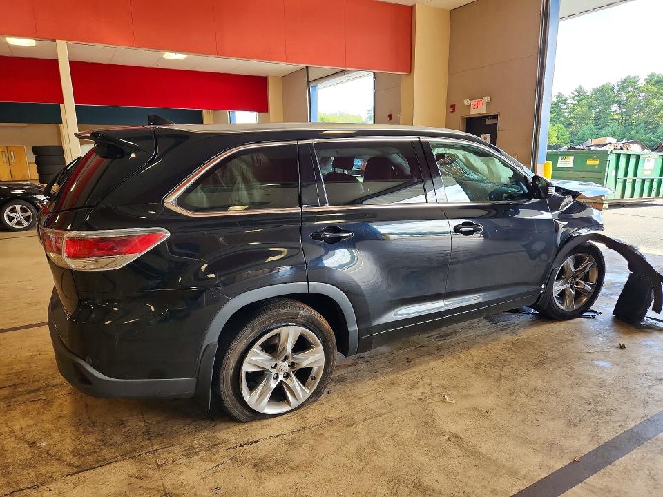 Photo 3 from auction – 2015 TOYOTA HIGHLANDER with VIN 5TDDKRFH4FS101058