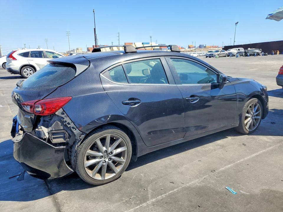Photo 3 from auction – 2018 MAZDA 3 with VIN 3MZBN1L3XJM267065