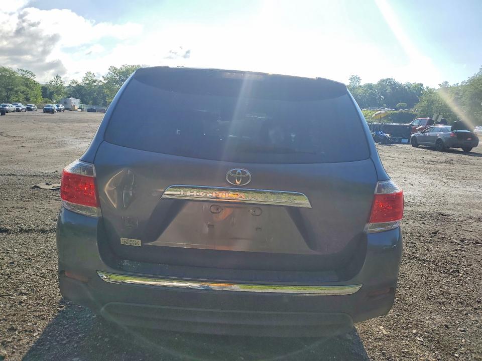 Photo 6 from auction – 2012 TOYOTA HIGHLANDER with VIN 5TDZK3EH4CS079112