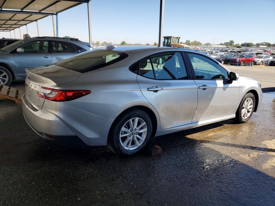 Photo 3 from auction – 2026 TOYOTA CAMRY with VIN 4T1DAACK7TU692378