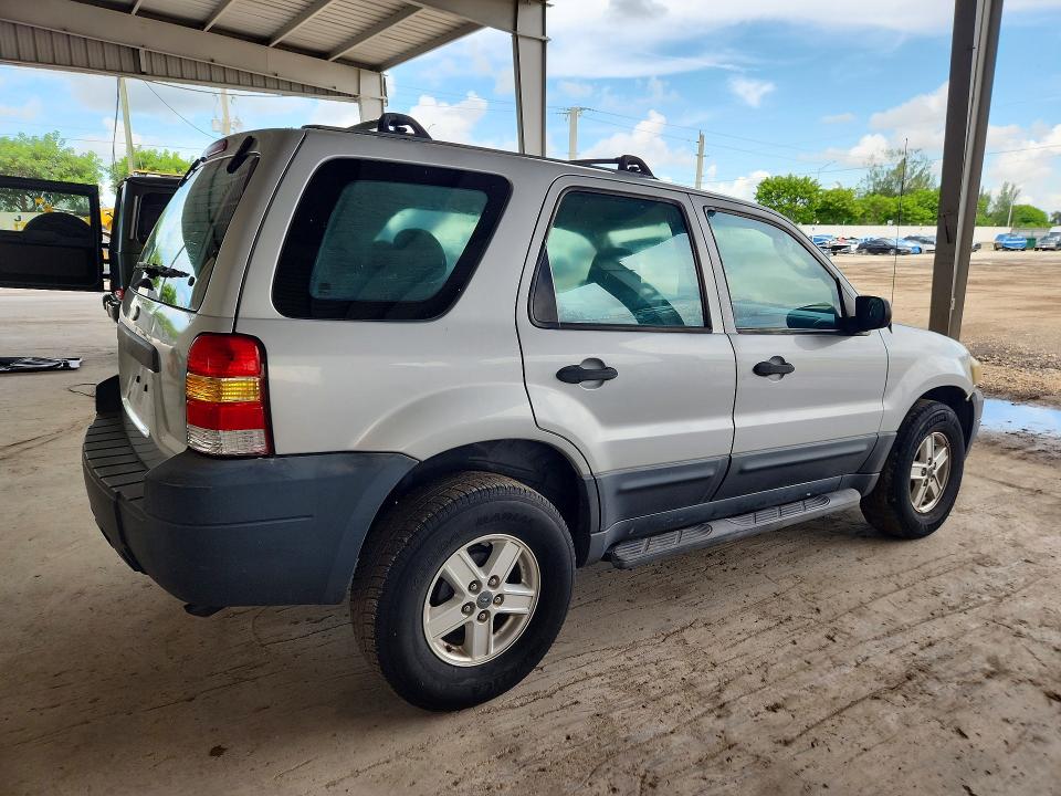 Photo 3 from auction – 2006 FORD ESCAPE with VIN 1FMYU02Z16KD19208