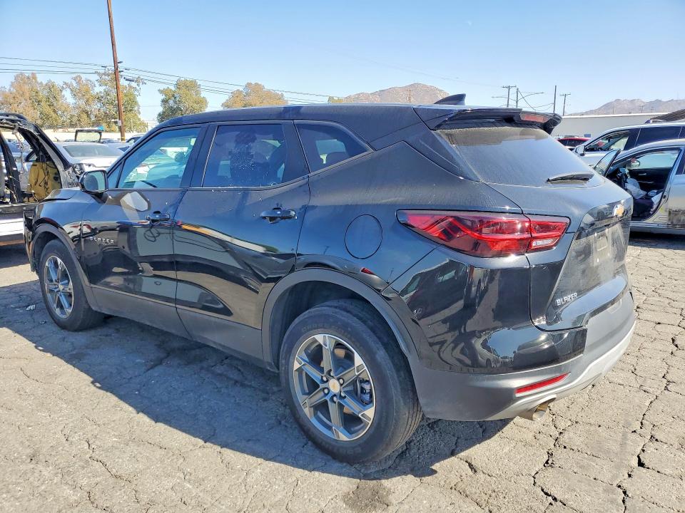 Photo 2 from auction – 2025 CHEVROLET BLAZER with VIN 3GNKBCR42SS221399