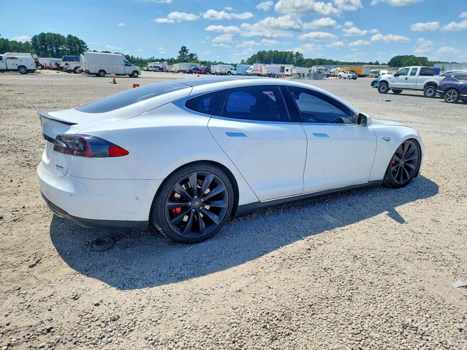 صورة رقم 3 من المزاد - 2015 TESLA MODEL S مع VIN 5YJSA1H23FFP74030