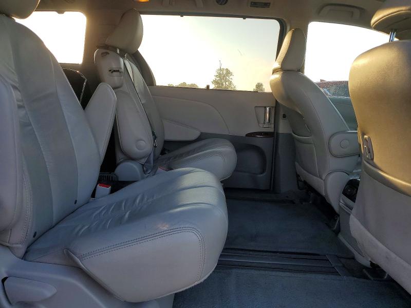 Photo 11 from auction – 2011 TOYOTA SIENNA with VIN 5TDYK3DC0BS128192
