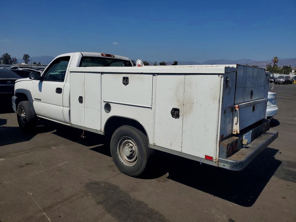 Photo 2 from auction – 2006 CHEVROLET SILVERADO with VIN 1GBHC24U16E242816