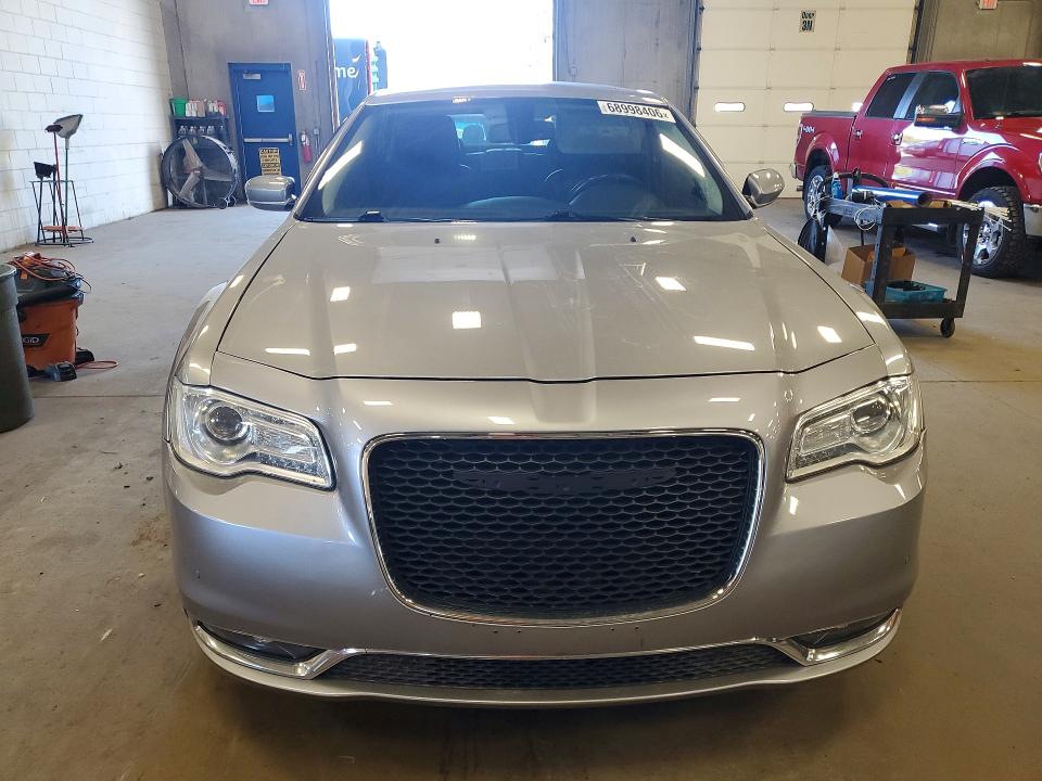 Foto 5 de la subasta – 2017 CHRYSLER 300 con VIN 2C3CCARG0HH534976