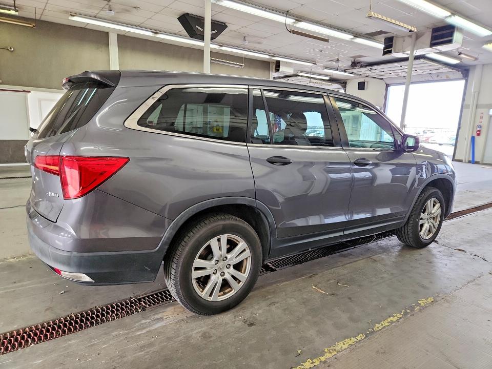 Photo 3 from auction – 2017 HONDA PILOT with VIN 5FNYF6H13HB002100