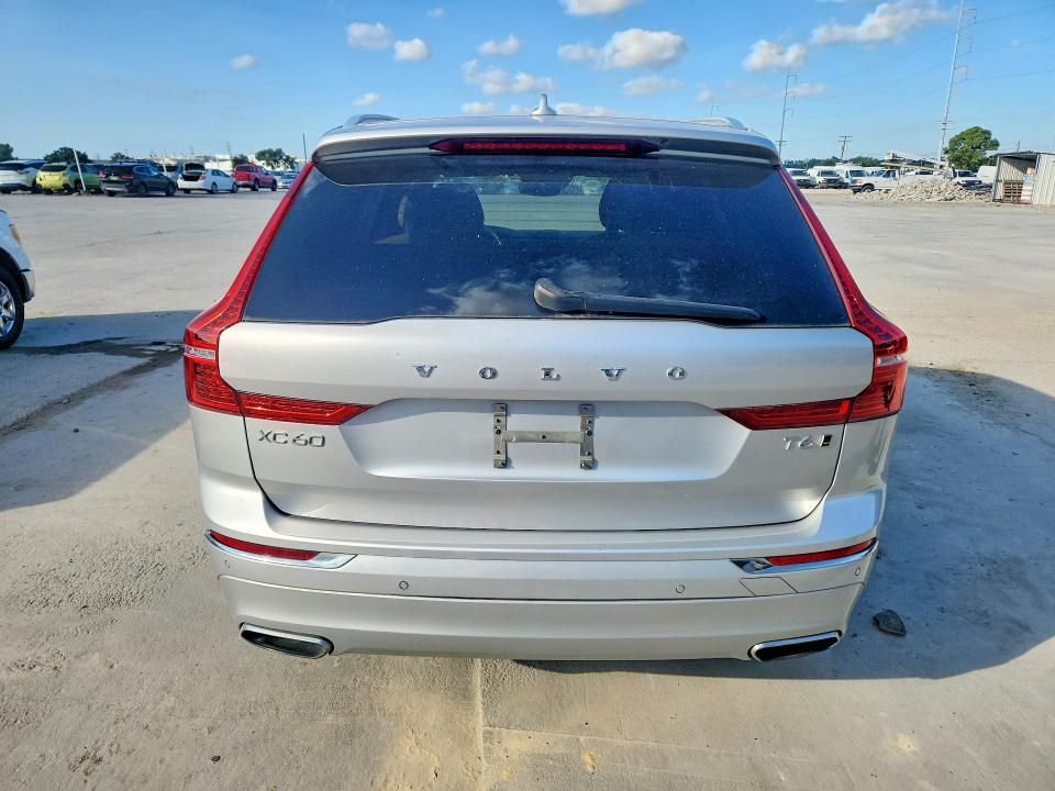 Photo 6 from auction – 2018 VOLVO XC60 with VIN LYVA22RL3JB113906