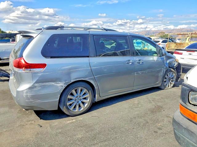 Снимка 3 от търг – 2011 TOYOTA SIENNA с VIN 5TDYK3DC7BS131090
