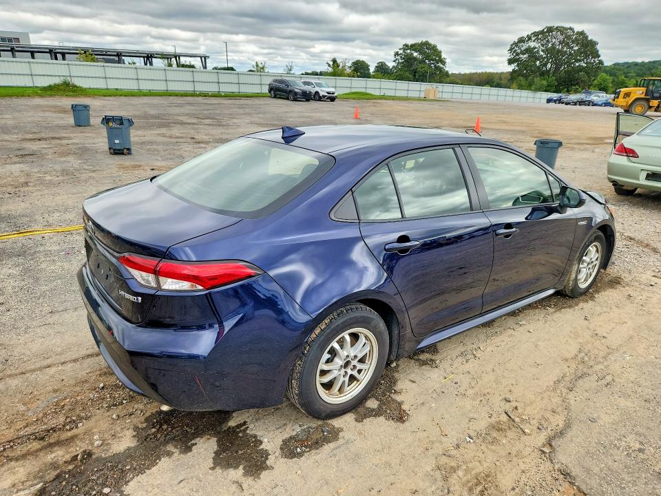 Photo 3 from auction – 2021 TOYOTA COROLLA with VIN JTDEAMDEXMJ002032