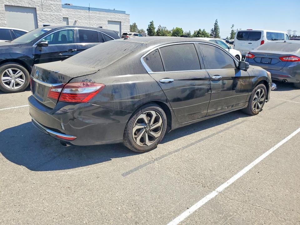 Снимка 3 от търг – 2017 HONDA ACCORD с VIN 1HGCR2F71HA177831
