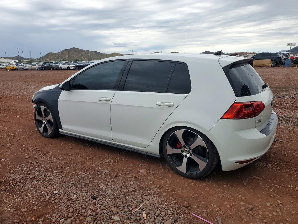 Снимка 2 от търг – 2015 VOLKSWAGEN GTI с VIN 3VW4T7AU1FM091799