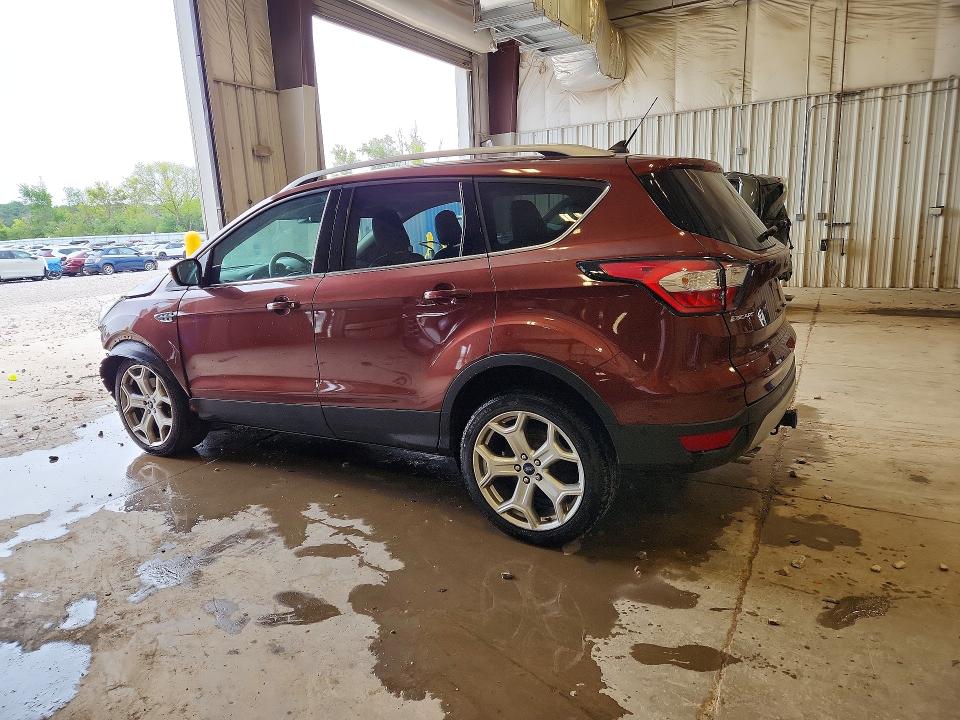Photo 2 from auction – 2018 FORD ESCAPE with VIN 1FMCU9J98JUB59292