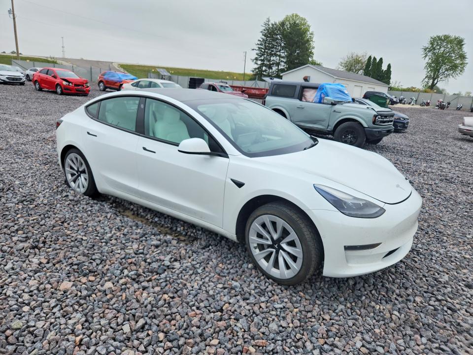Фото 4 с аукциона – 2022 TESLA MODEL 3 с VIN 5YJ3E1EB5NF193902