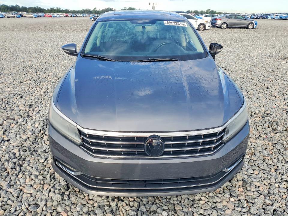 Снимка 5 от търг – 2018 VOLKSWAGEN PASSAT с VIN 1VWBA7A3XJC017103