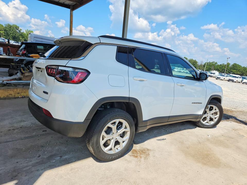 Снимка 3 от търг – 2024 JEEP COMPASS с VIN 3C4NJDBN2RT118943